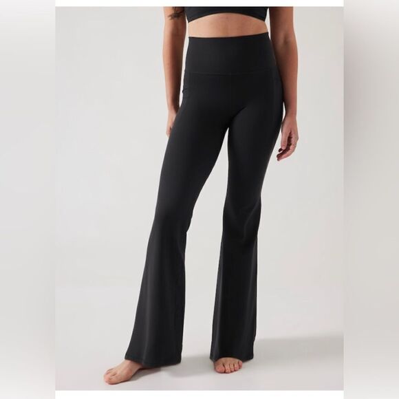 NWT Athleta Salutation Stash Flare Pant SmallPetite Black